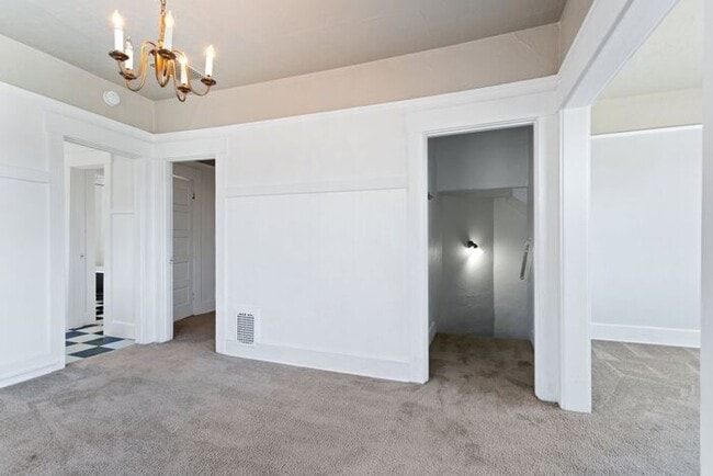 Building Photo - Large Studio apt close in SW! Pets OK!