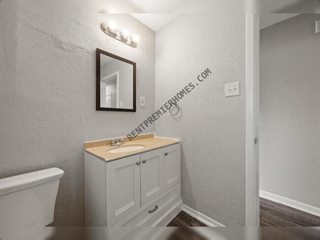 Building Photo - 5413 Odessa Ave