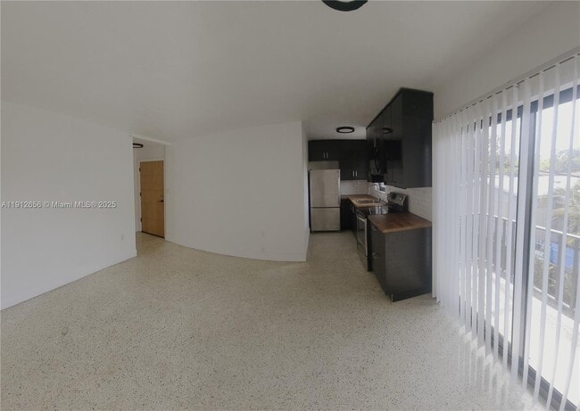 Building Photo - 1960 SW 27th Ave