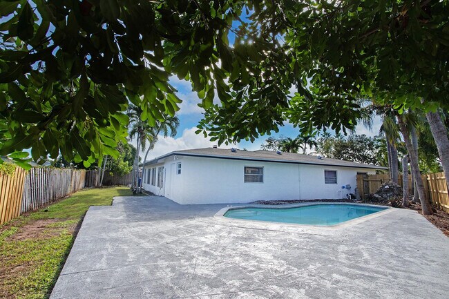 Building Photo - 7841 NW 46th St