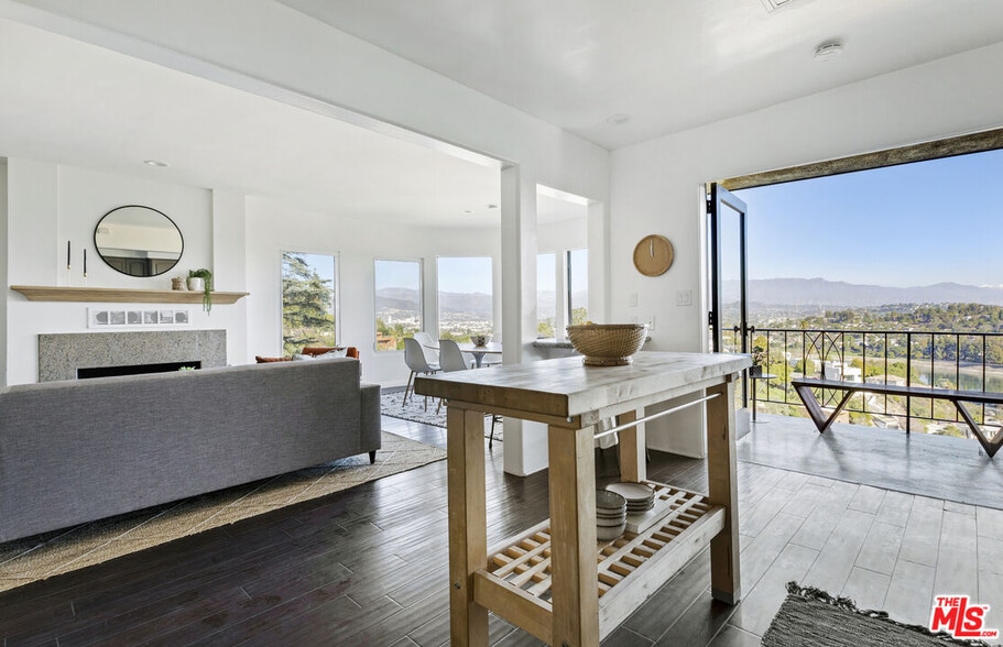 Building Photo - 1850 San Jacinto St