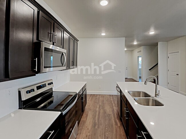 Building Photo - 2673 3340 South St