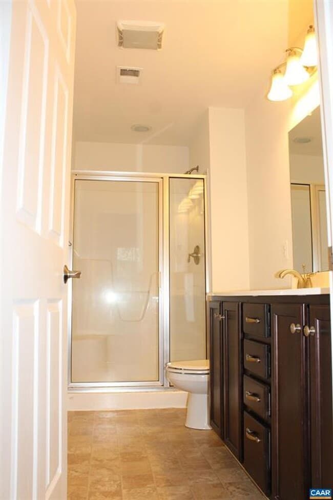 Building Photo - Two story townhouse w/ 3 bedrooms,2.5 baths