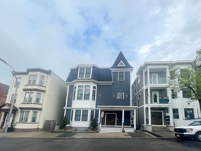 Building Photo - 360 Meridian St