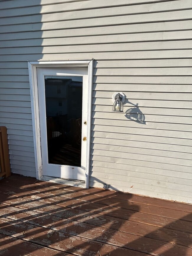 Building Photo - 3 Bedroom 1 1/2 bath townhome in Newark/Bear area