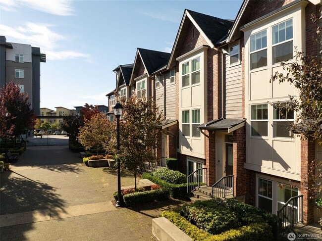 Building Photo - 1313 Brooklyn Walk NE
