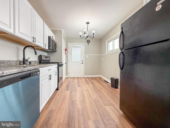 Building Photo - 17 Gene Ave