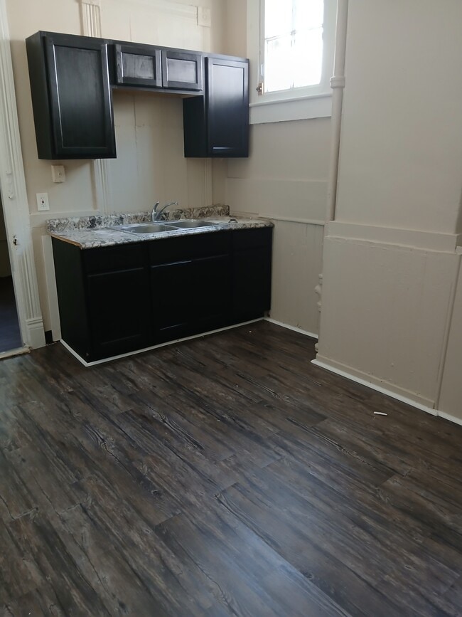 Building Photo - 2324 Magazine St