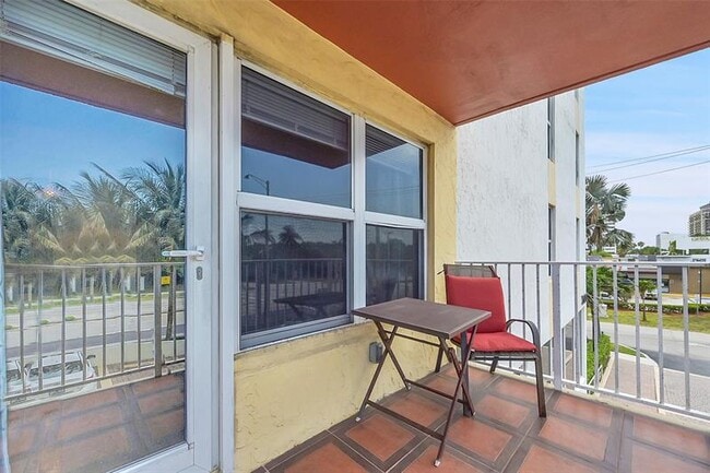 Building Photo - 3000 E Sunrise Blvd