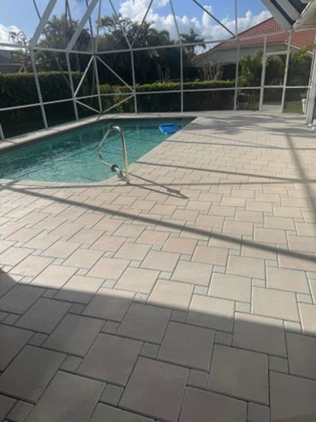 Building Photo - 7686 La Corniche Cir