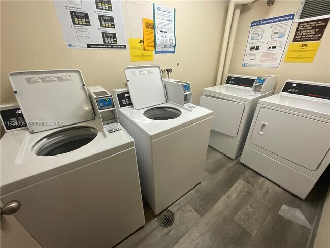 Building Photo - 1200 NE Miami Gardens Dr