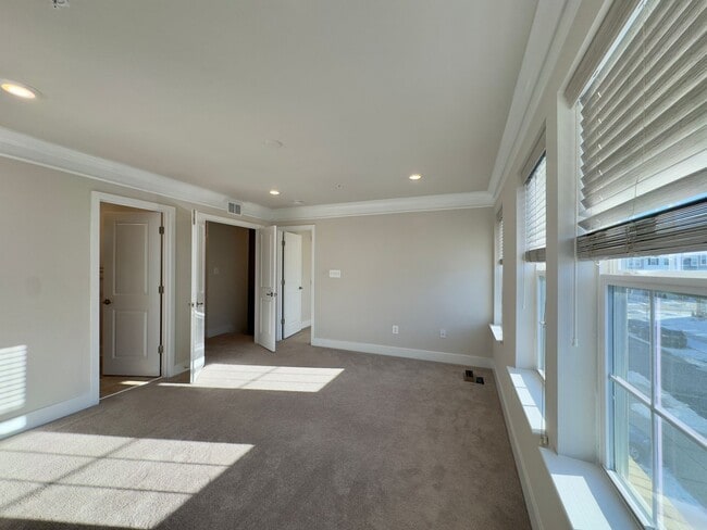 Building Photo - Charming 3 Bedroom/2 Bathroom/2 Half Bath Townhome in Windsor Mill, MD!