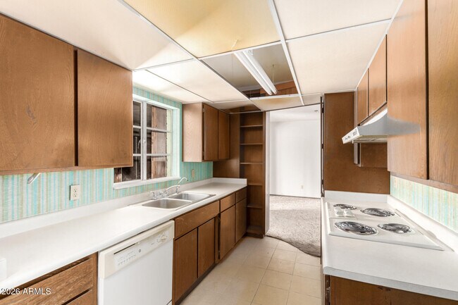 Building Photo - 1125 E 11th St