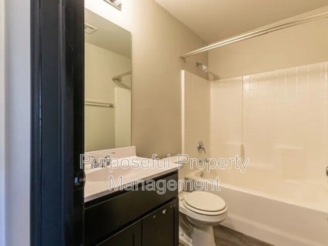 Building Photo - 1425 Sandstone Dr