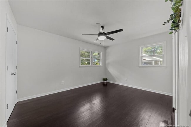 Building Photo - 13520 Oakwood Dr