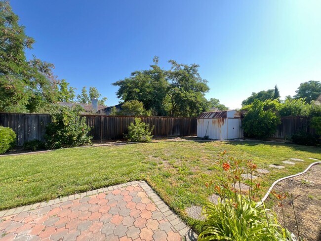Building Photo - Brand New Flooring and FRESH Paint - SPACIOUS 3 BEDROOM HOUSE IN LIVERMORE!!!