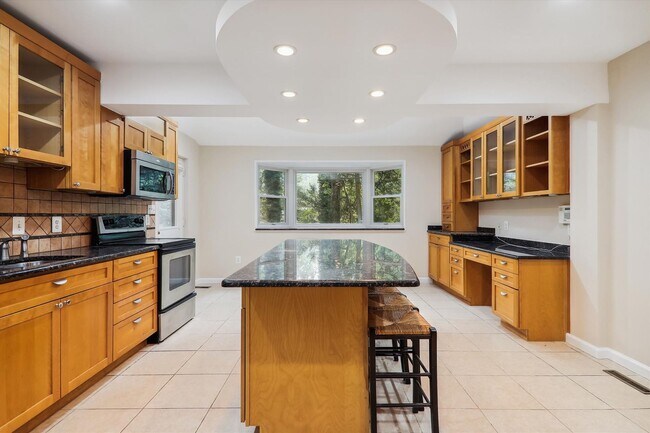 Building Photo - 5 BR 4.5 BA home with inground heated pool and extensive hardscape!