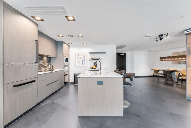 Building Photo - 200 Biscayne Blvd Way