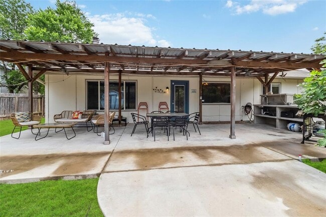 Building Photo - 11204 Applewood Dr