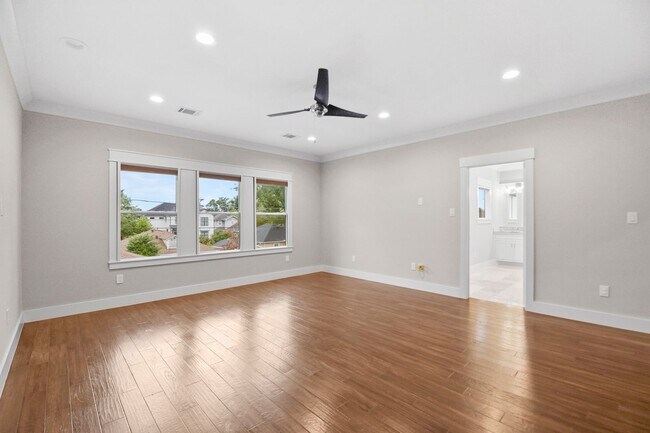 Building Photo - Luxury 3-Bed Home with Solar Panels, Tesla...