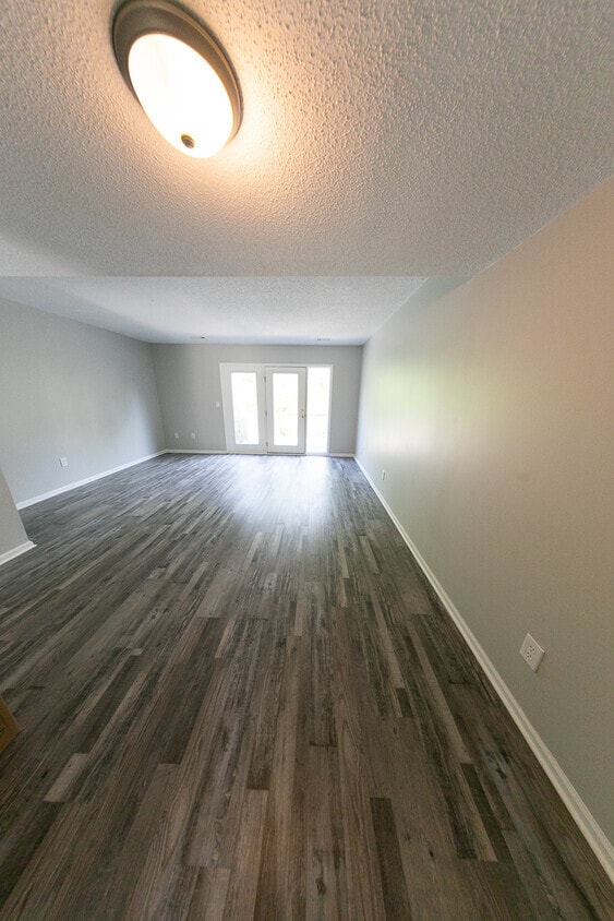 Building Photo - 823 Broad St