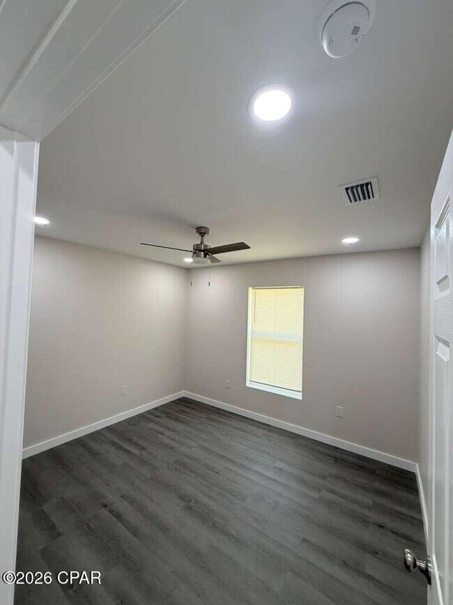 Building Photo - 208 Kraft Ave