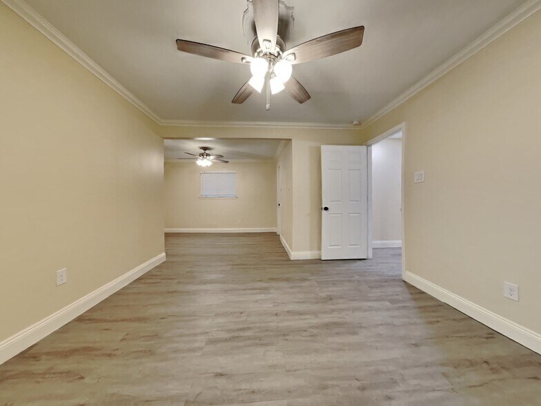 Building Photo - 2905 Shady Creek Dr