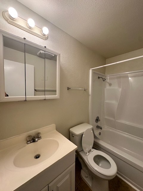 Building Photo - 2-Bedroom, First Floor Corner Unit, Near Transportation