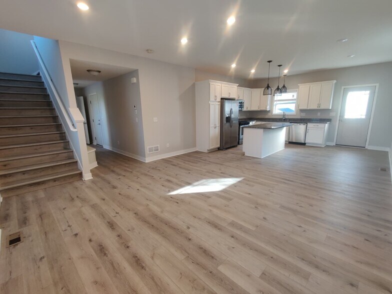 Building Photo - 2768 Clover Ridge Dr