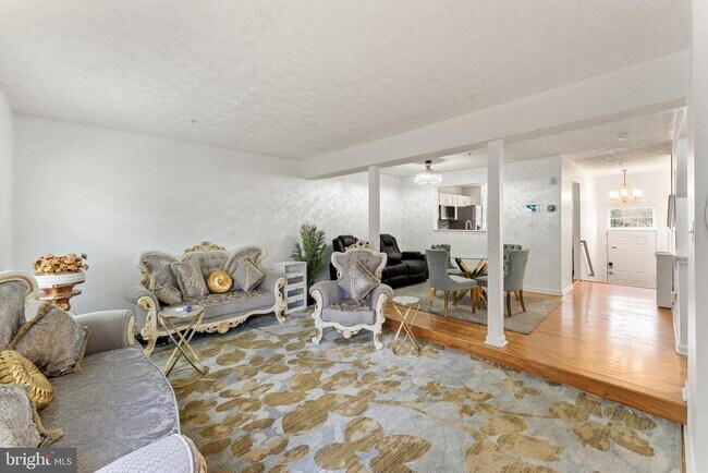 Building Photo - 2503 Lemontree Terrace