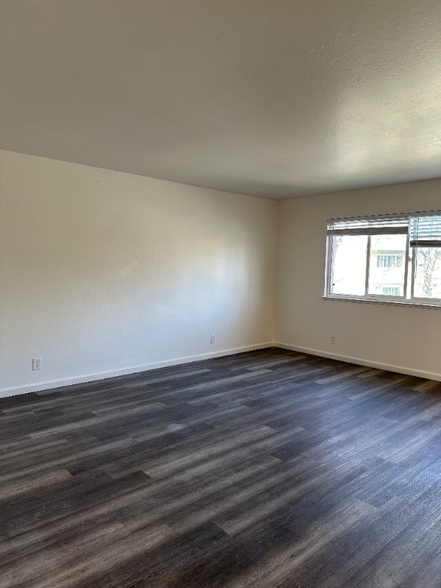 Building Photo - 1737 Ross Cir