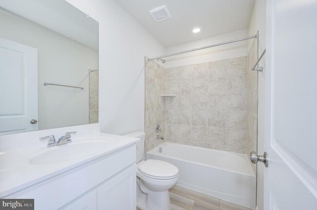 Building Photo - 450 Seeback Dr