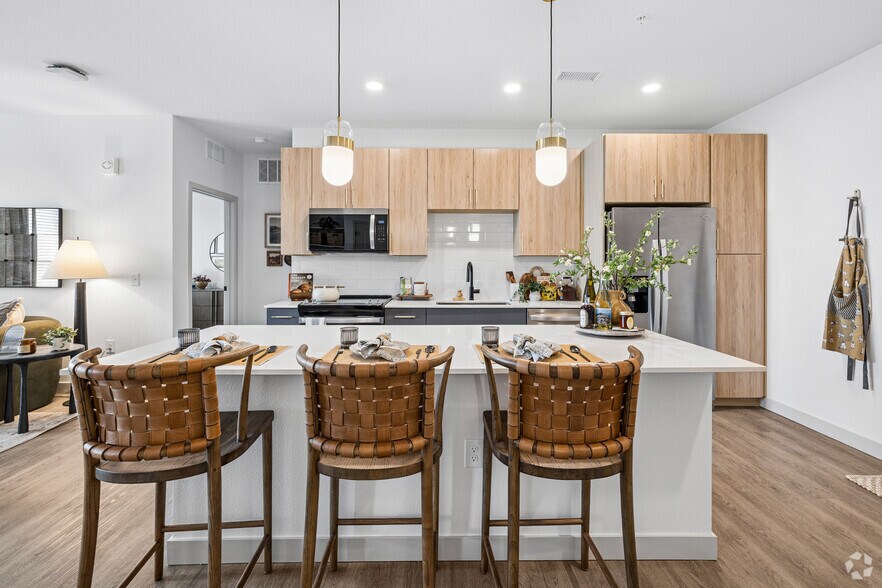 2BR, 2BA - 1,068SF - Kitchen - Gables Angeline
