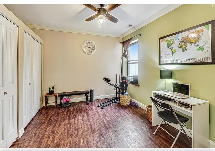 Guest Room - 8145 S Prairie Ave