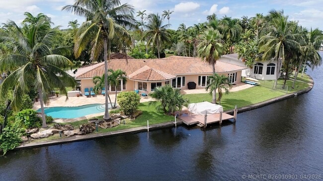 Building Photo - 1925 Coral Gardens Dr