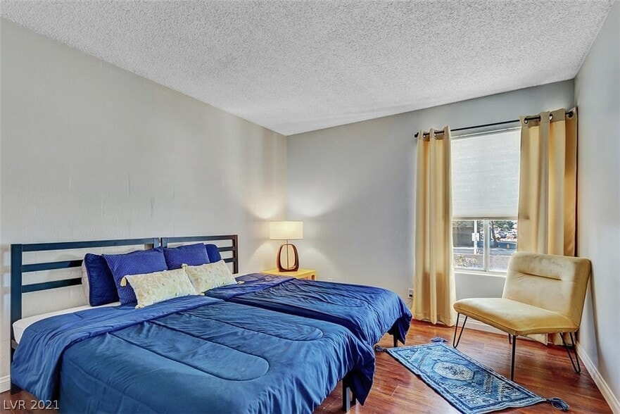 Building Photo - 3417 Villa Knolls South Dr