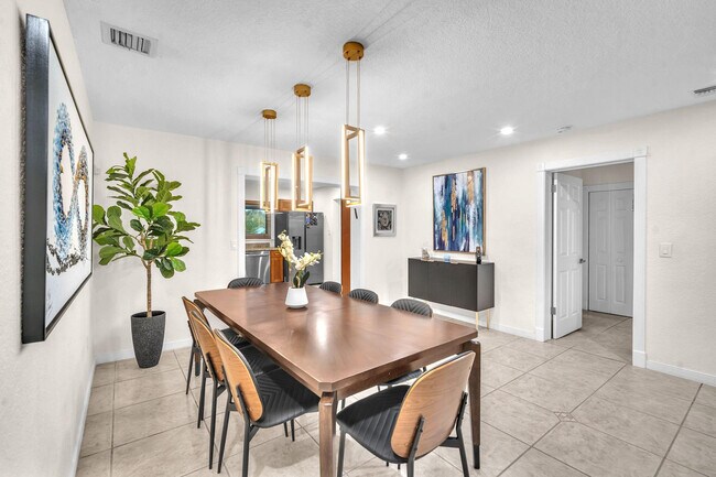 Building Photo - 4521 SW 34th Dr