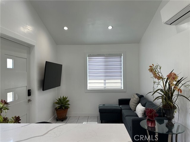 Building Photo - 7013 Bellaire Ave