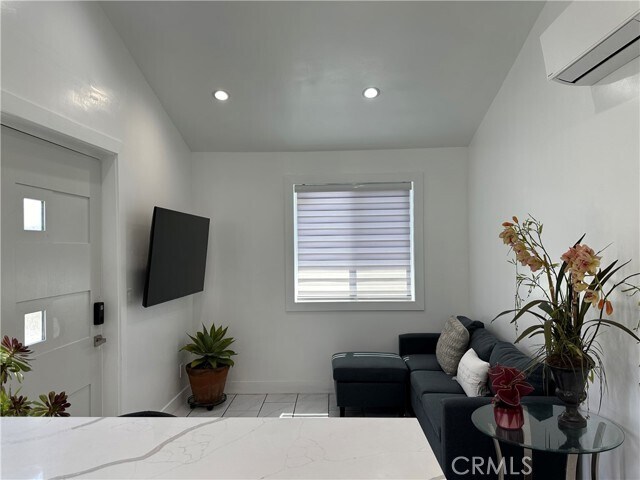 Building Photo - 7013 Bellaire