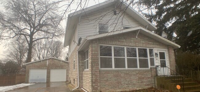 Primary Photo - 411 S 5th Ave