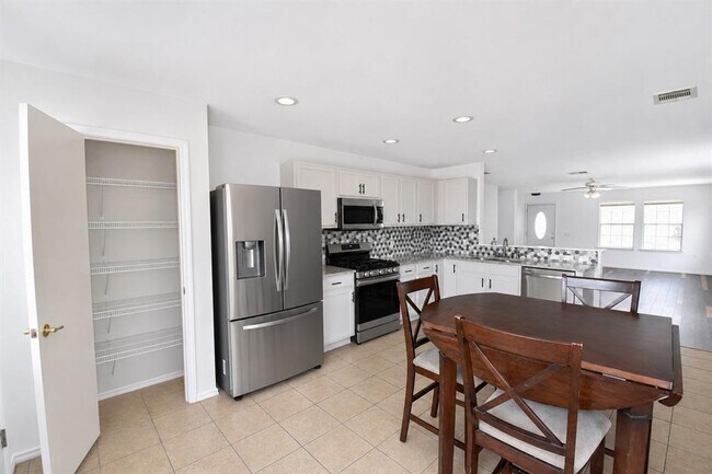 Building Photo - 13525 Briarcreek Loop