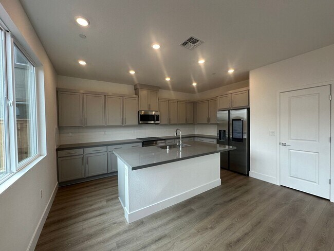 Building Photo - 2824 Wrangell St
