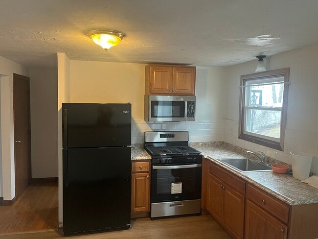 Building Photo - 31 Bossi Ave