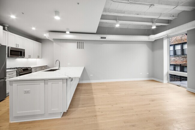 Building Photo - 4637 N Ashland Ave