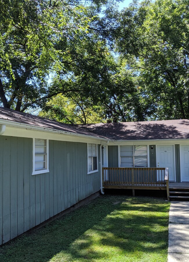 Primary Photo - Twin Oaks