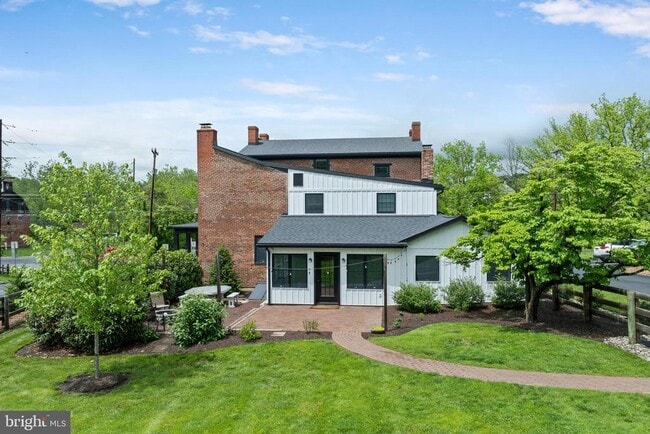 Building Photo - 2406 Upper Ridge Rd