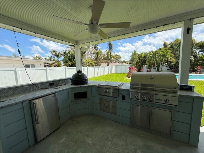 Building Photo - 3665 Belle Vista Dr E