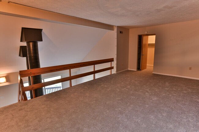 Building Photo - 1073 Lancaster Blvd
