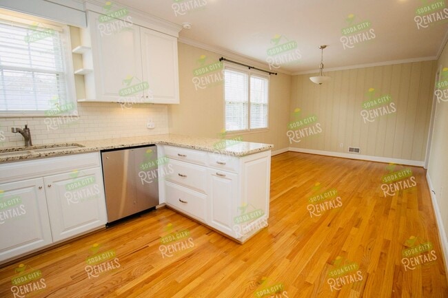 Building Photo - Pre-lease charming 3 bed 1.5 bath in Shandon!