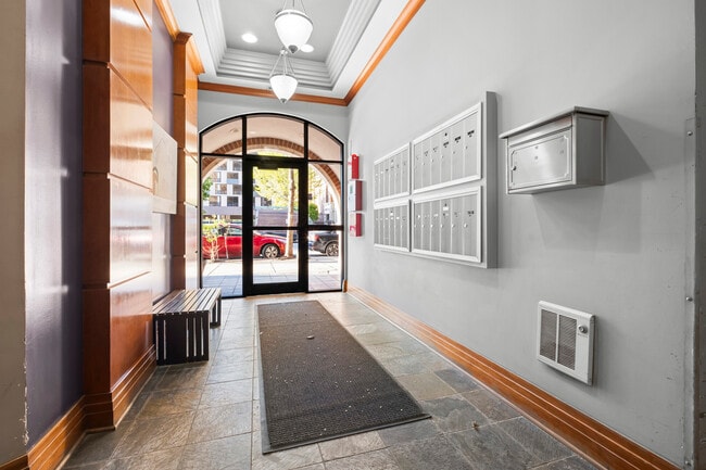 Building Photo - 1355 W Washington Blvd
